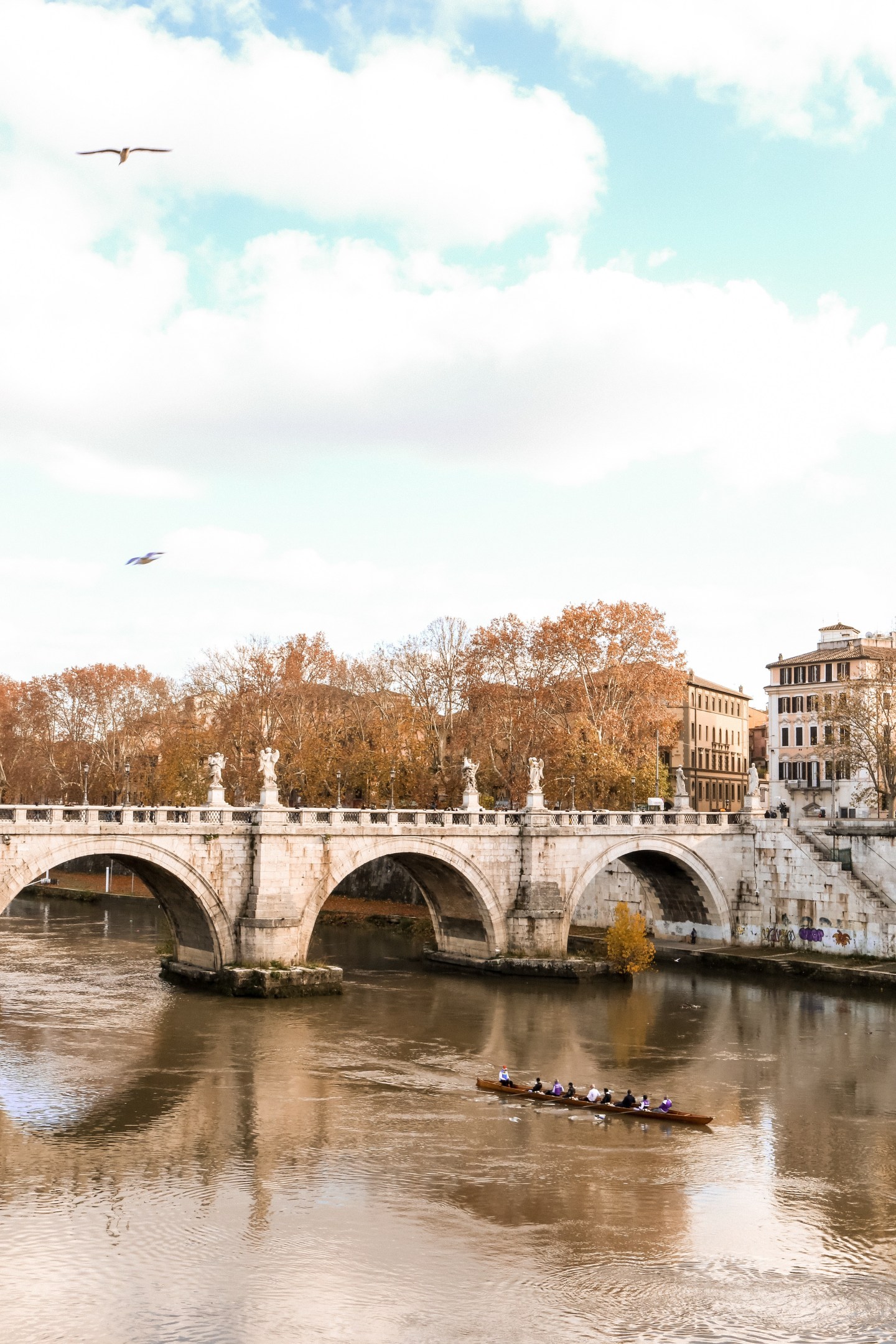 Rowing Rome River under Pont Sant'Angello